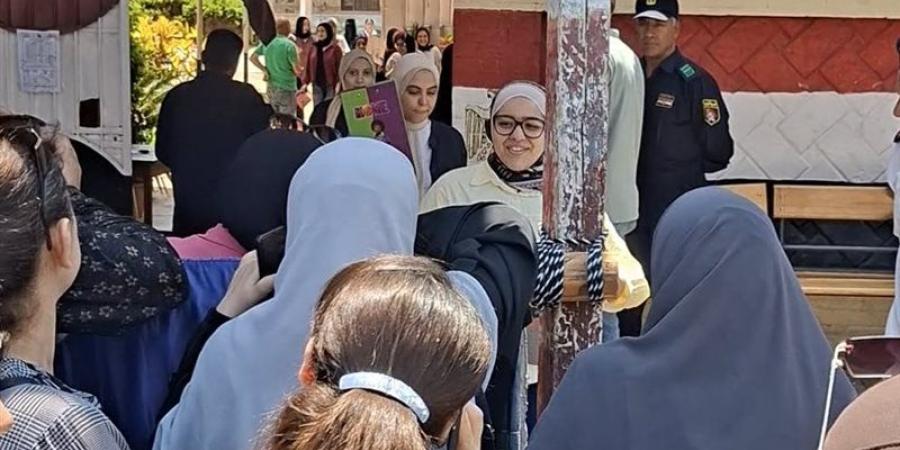 في مستوى الطالب المتوسط، آراء طلاب الثانوية بالدقهلية بشأن امتحان اللغة الأجنبية الأولى (فيديو) - المدينة برس