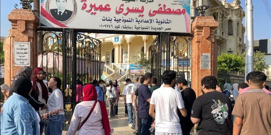بدء توافد طلاب الثانوية العامة على اللجان لأداء امتحان اللغة الأجنبية الأولى - المدينة برس