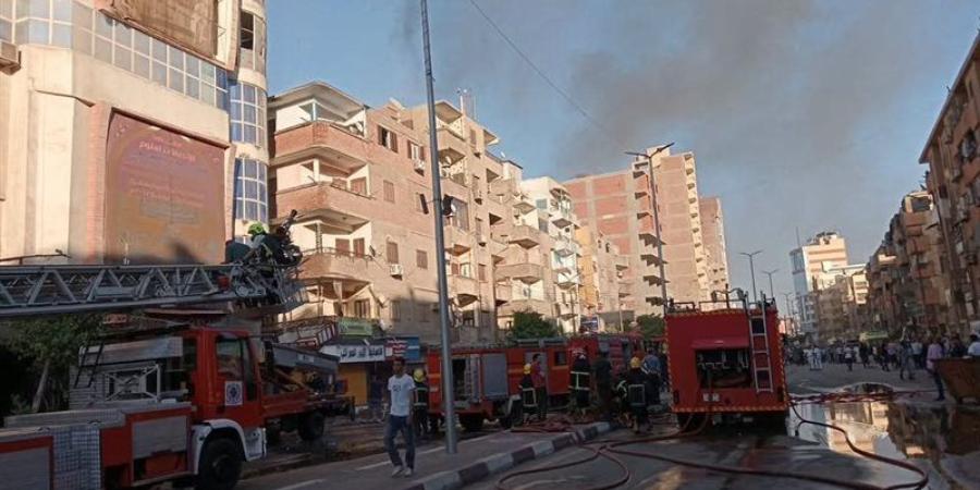8 سيارات إطفاء تسيطر على حريق برج معهد الاتصالات بسوهاج (صور) - المدينة برس