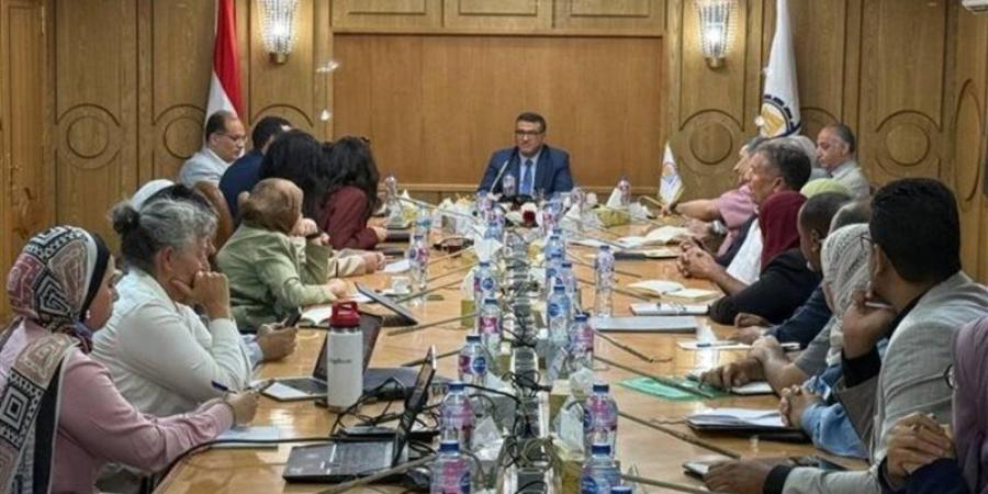محافظ قنا يلتقي أعضاء مجلسي النواب والشيوخ لبحث مطالب المواطنين - المدينة برس