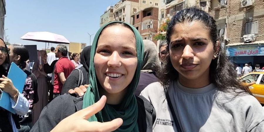 5 مشاهد من امتحاني التاريخ والفيزياء للثانوية العامة 2026.. ضبط سماعات غش وإغماءات ونقل طالبة للمستشفى.. وارتياح بين الطلاب لسهولة الأسئلة - المدينة برس
