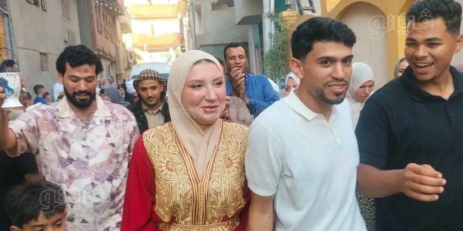 بالرقص على أنغام المزمار والـ"دي جي"، محمد شكري لاعب الأهلي يحتفل بـ"الحنة" في الشرقية (صور) - المدينة برس