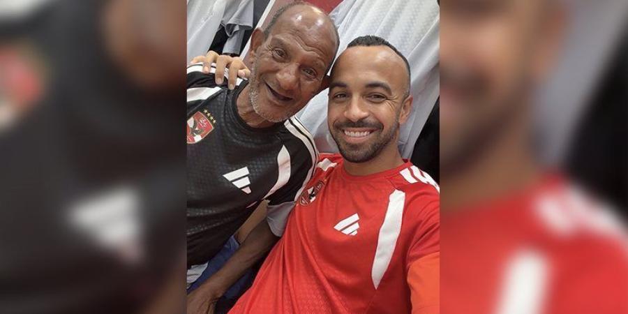 بصورة مع "عم حارث"، أفشة يثبت حضوره في مران الأهلي - المدينة برس