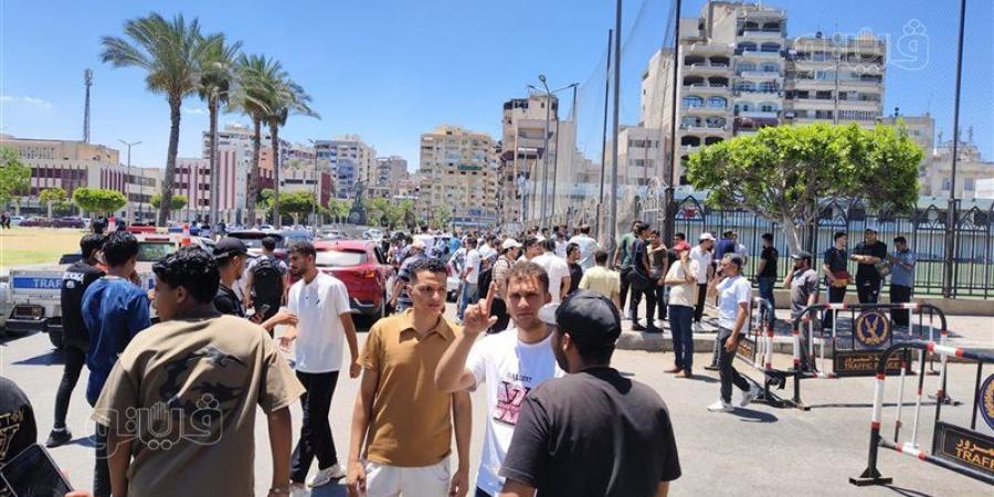عايز كائن فضائي علشان يحله، طالب ثانوية عامة ببورسعيد يشتكي من امتحان الفيزياء (فيديو) - المدينة برس