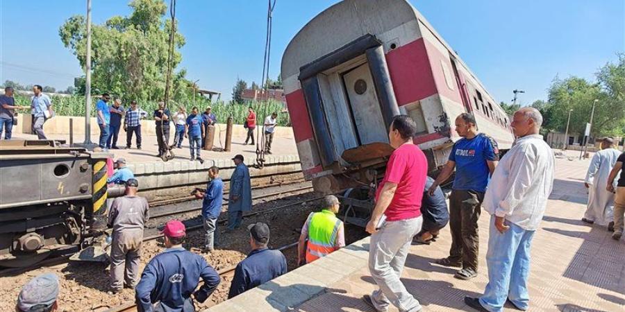 وزير النقل يتفقد موقع حادث خروج عربات قطار عن القضبان بمحطة محلة روح بطنطا - المدينة برس