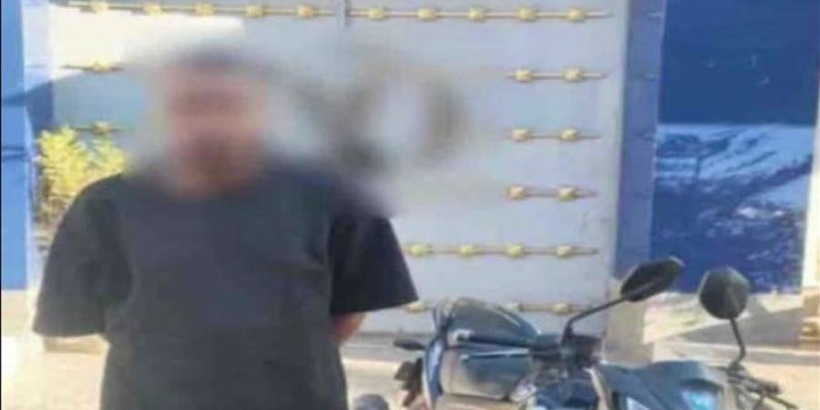 ضبط قائد دراجة نارية بتهمة التعدي على شخص وإتلاف سيارته بالإسكندرية - المدينة برس