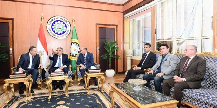 محافظ الدقهلية يستقبل وزير التعليم العالي القائم بأعمال وزير الثقافة بختام القومي للمسرح - المدينة برس