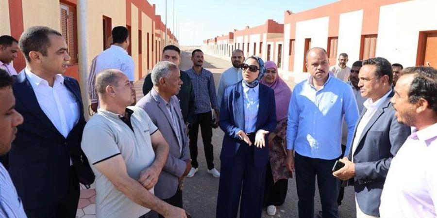 محافظ الوادي الجديد تتابع مشروع قرى "الخير والنماء" وإنشاء أول فندق سياحي ببلاط - المدينة برس