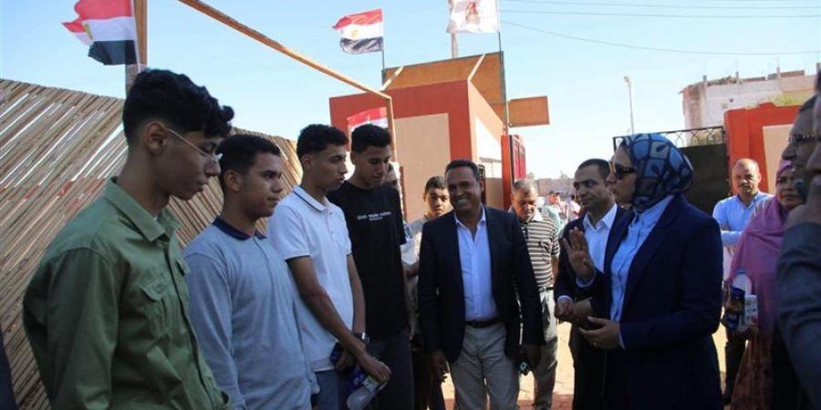 في مستهل جولتها بواحة بلاط، محافظ الوادي الجديد تتابع انتظام امتحانات الثانوية العامة (صور) - المدينة برس