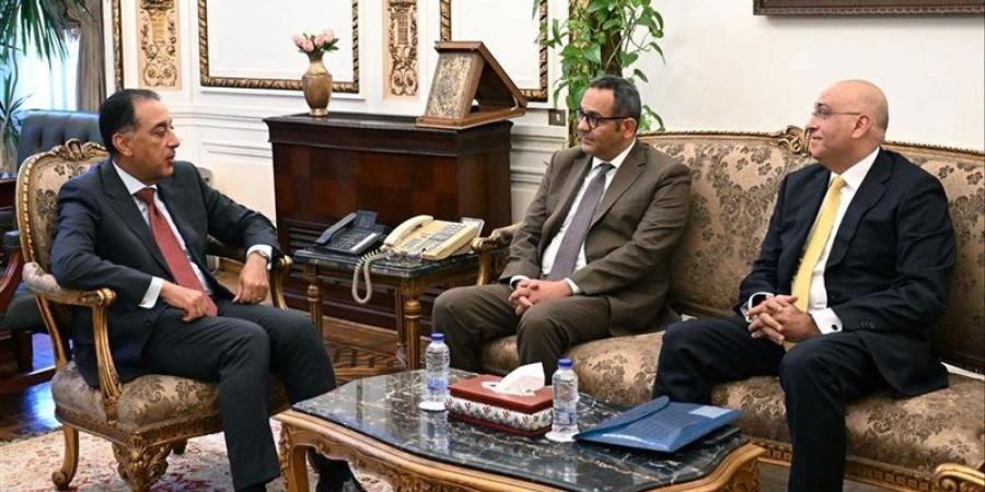 مدبولي يستقبل الرئيس التنفيذي الجديد لجهاز تنمية المشروعات المتوسطة والصغيرة ومتناهية الصغر - المدينة برس