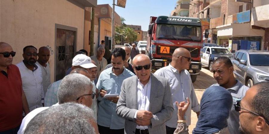 محافظ الأقصر يتابع سير العمل بالمشروعات الخدمية والتنموية بمدينة الطود - المدينة برس