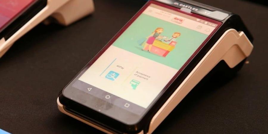 التجار يشترطون مجانية أجهزة الأداء الإلكتروني لتسريع "الدفع الرقمي" - بوابة المدينة برس