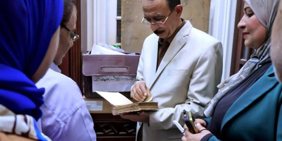محافظ سوهاج يتفقد مكتبة رفاعة الطهطاوي ويوجه بدراسة رقمنتها والحفاظ على مقتنياتها التراثية - المدينة برس