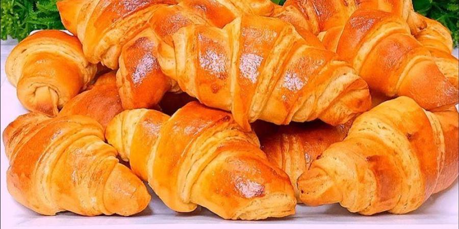 طريقة عمل الكرواسون بحشو الجبن والبسطرمة - المدينة برس