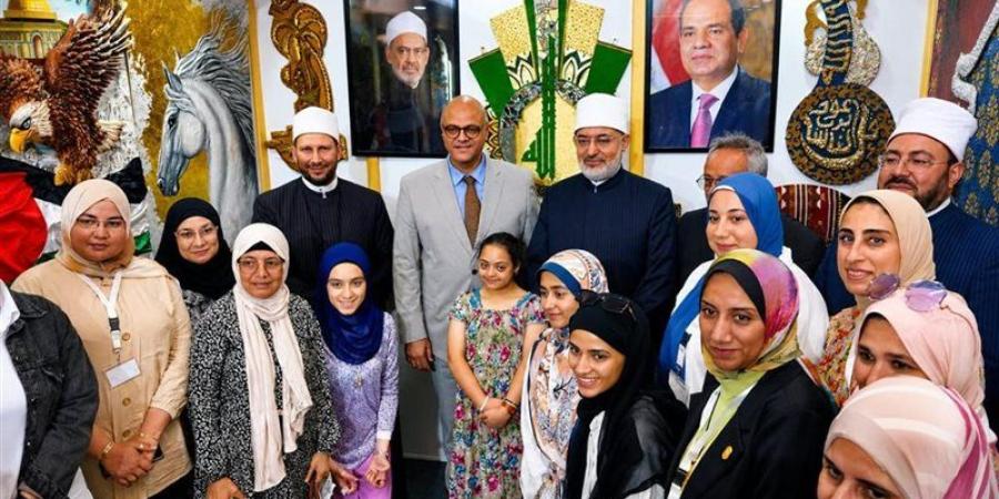 مفتي الجمهورية يزور جناح الأزهر بمعرض مكتبة الإسكندرية ويشيد بدوره في نشر الثقافة - المدينة برس