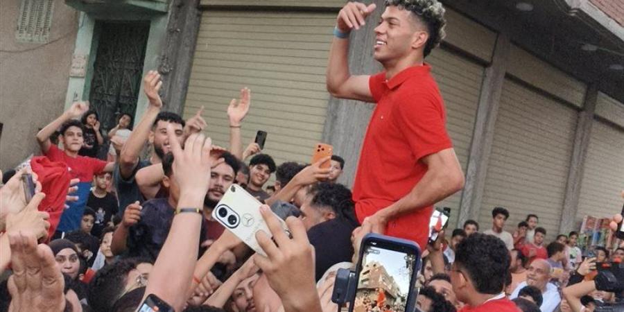استقبال جماهيري حافل لنجم منتخب مصر إمام عاشور بالسنبلاوين (صور) - المدينة برس