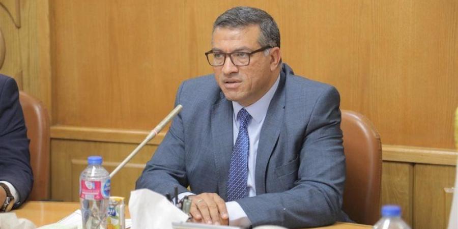 بعد شكاوى المواطنين من التكدس، لجنة عاجلة لإنهاء زحام مكتب تأمينات قفط بقنا - المدينة برس