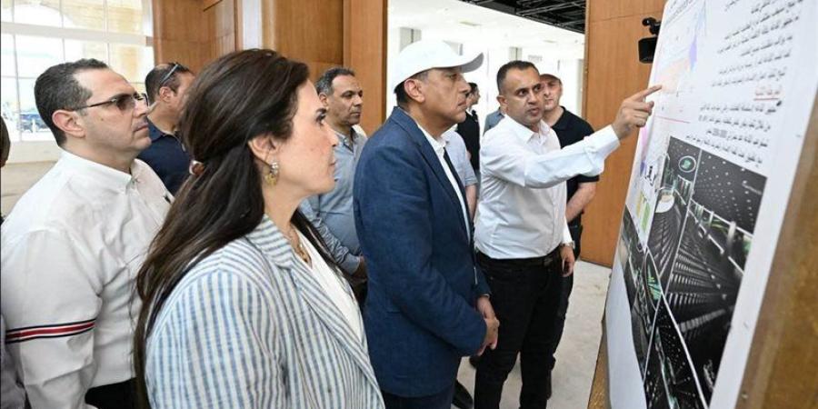 مدبولي يتفقد مركز المؤتمرات الدولي بالمدينة التراثية والحديقة المتحفية بالعلمين الجديدة - المدينة برس