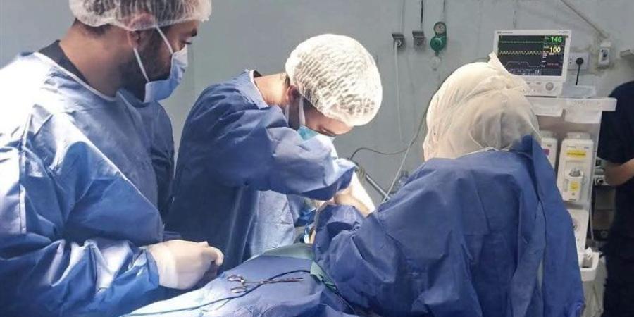 مستشفى الشهداء المركزي يعيد بناء فك طفل وينقذ حياته بعد حادث جرار - المدينة برس