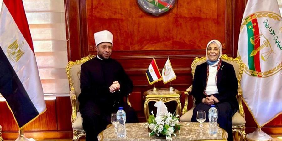 رئيسة هيئة النيابة الإدارية تستقبل وزير الأوقاف لتقديم التهنئة - المدينة برس