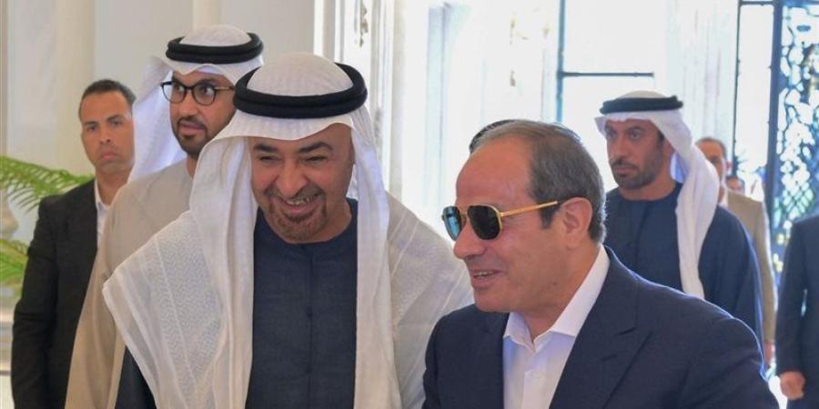 3 صور ترصد توديع السيسي لـ محمد بن زايد في مطار العلمين الدولي - المدينة برس