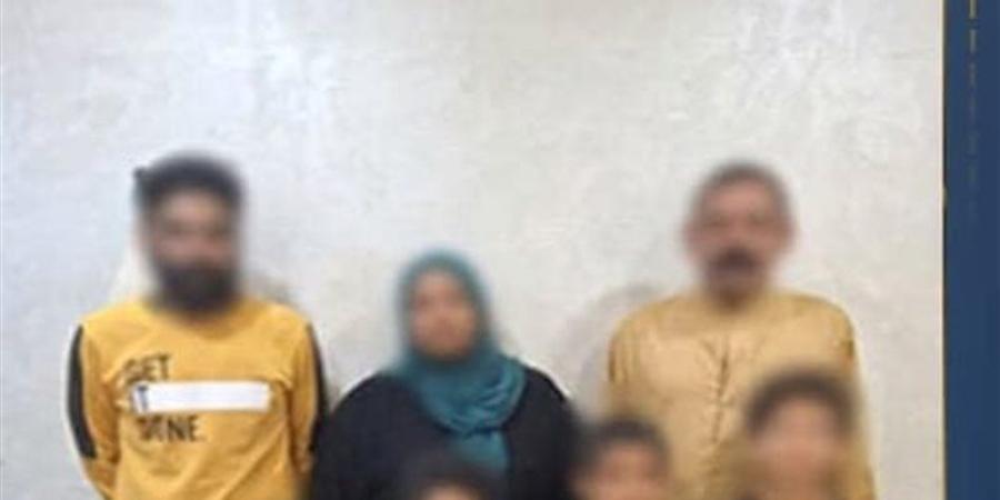 كواليس صورة هزت القلوب، عندما يتاجر الآباء بنوم أطفالهم على الرصيف! - المدينة برس