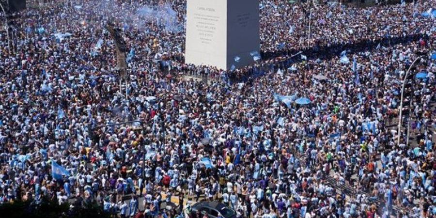 جماهير الأرجنتين تصنع الحدث في شوارع أتلانتا قبل مواجهة إنجلترا بكأس العالم (فيديو) - المدينة برس
