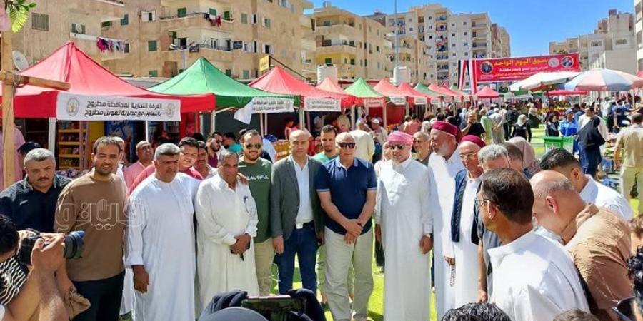 الغرفة التجارية وتموين مطروح ينظمان "سوق اليوم الواحد" وسط إقبال الأهالي - المدينة برس