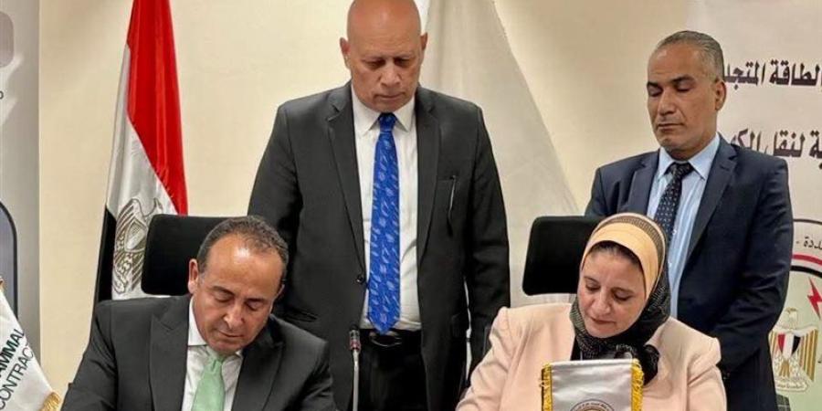 نقل الكهرباء توقع عقدا لإنشاء خط لتفريغ قدرات طاقة الرياح بخليج السويس - المدينة برس