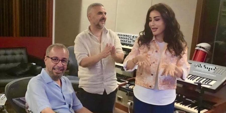 لطيفة تستعد لطرح ألبومها الجديد، استغرق تسجيله سنة ويتضمن أغاني تناسب الصيف (صور) - المدينة برس