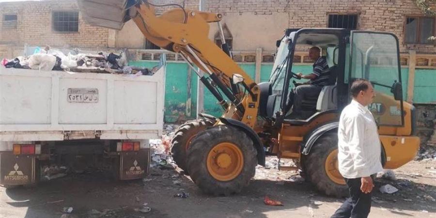 حملات مكثفة لإزالة الإشغالات وإعادة الانضباط بمراكزالشرقية - المدينة برس