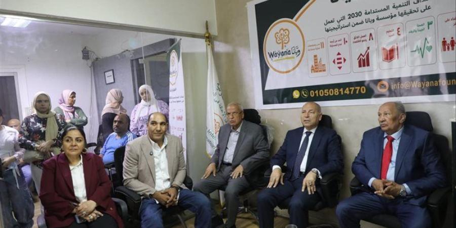 محافظ القاهرة يوزع كراسى كهربائية على ذوى الهمم - المدينة برس