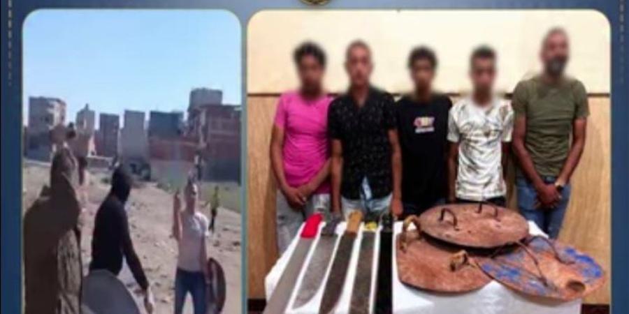 بلطجة وفرض سيطرة.. ضبط 5 أشخاص ظهروا في فيديو بحوزتهم أسلحة بيضاء بالإسكندرية - المدينة برس