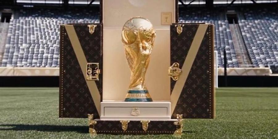مجسم كأس العالم يصل ملعب مباراة الأرجنتين وإسبانيا (صور) - المدينة برس