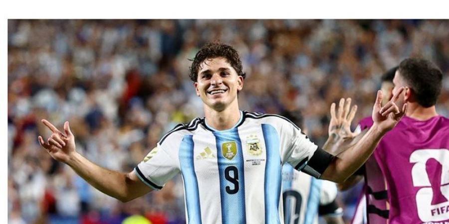 فيفا يفاجئ نجم الأرجنتين قبل نهائي كأس العالم (فيديو) - المدينة برس
