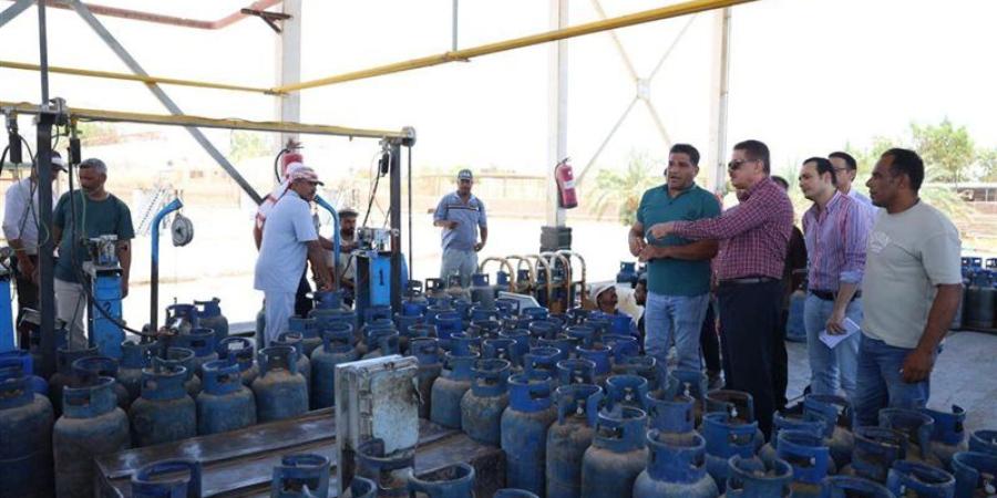 سكرتير عام الوادي الجديد يتفقد سير العمل بالمشروعات الإنتاجية والخدمية - المدينة برس