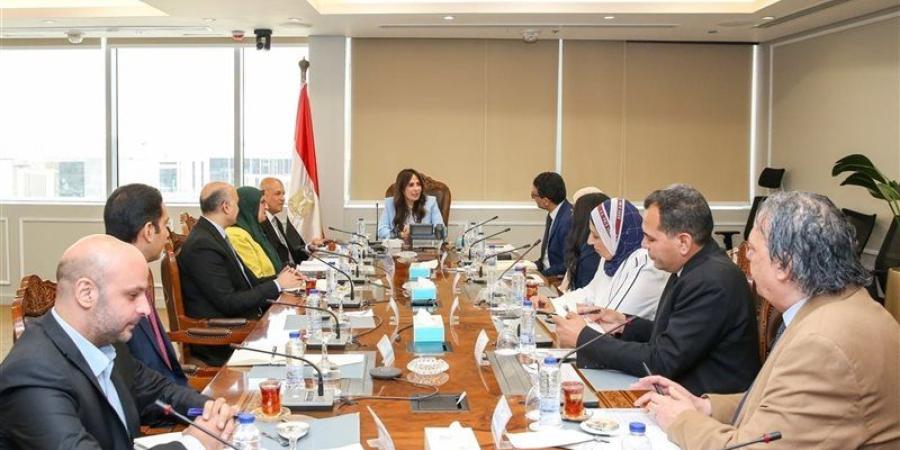 وزيرة الإسكان تبحث مع وفد مؤسسة التمويل الدولية (IFC) تعزيز التعاون بمشروعات تحلية مياه البحر - المدينة برس
