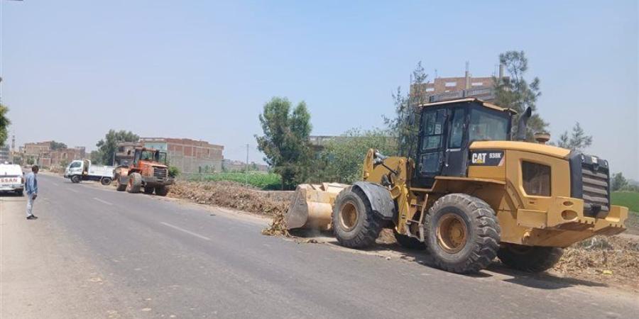 محافظ البحيرة تُوجه بحملة نظافة على جانبي مصرف إيتاي البارود – بني هلال - المدينة برس