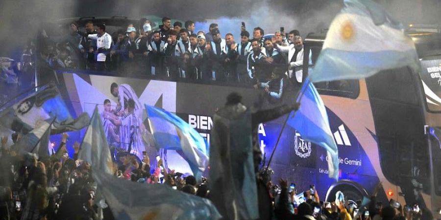 الآلاف في استقبال المنتخب الأرجنتيني من دون ميسي - بوابة المدينة برس