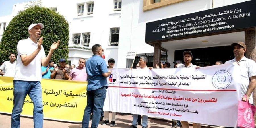 احتجاج أساتذة باحثين يجدد مطالب احتساب الأقدمية في الوظيفة العمومية - بوابة المدينة برس