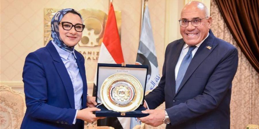 مصنع أخشاب جريد النخيل يتصدر مباحثات محافظ الوادي الجديد ورئيس العربية للتصنيع - المدينة برس