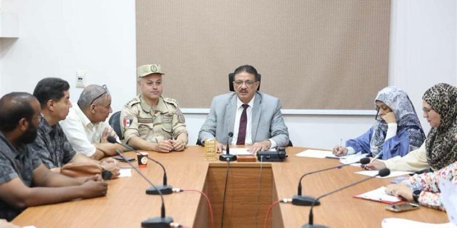 الوادي الجديد تستهدف تعظيم الاستفادة من مصنع الملابس الجاهزة بالخارجة - المدينة برس