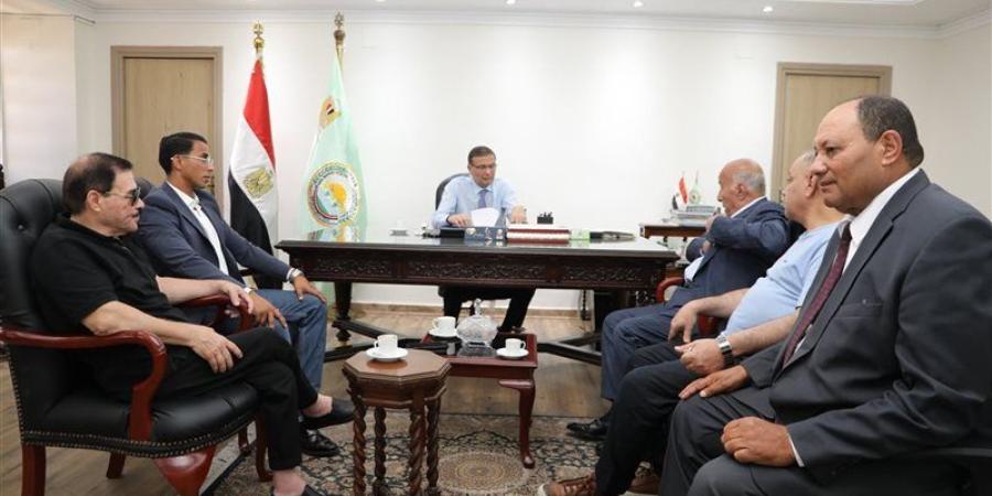 وزير الزراعة يبحث مع منتجي الدواجن تطوير الصناعة وفتح أسواق تصديرية جديدة - المدينة برس