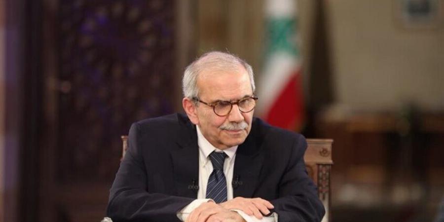 رئيس الحكومة اللبنانية يغرس علم بلاده في ساحة بلدة زوطر الغربية بعد انسحاب إسرائيل - المدينة برس