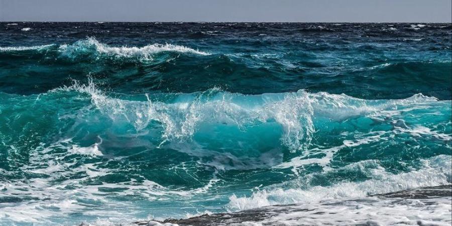 تحذير عاجل، ارتفاع الأمواج بـ 8 شواطئ غدا - المدينة برس