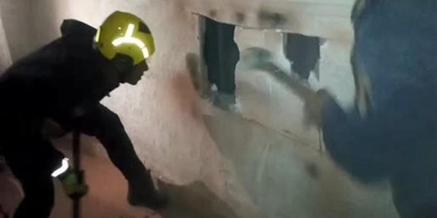 على طريقة فيلم "بين السما والأرض"، الحماية المدنية تنقذ 3 أجانب عالقين داخل مصعد بالإسكندرية - المدينة برس