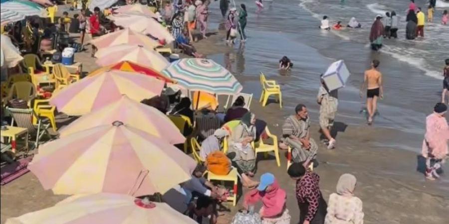 زحام شديد في دمياط الجديدة.. لافتة "كامل العدد" تزين الشواطئ واستنفار لمجموعات الإنقاذ - المدينة برس