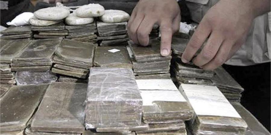هرب مخدرات بـ 250 مليون وأعين الداخلية رصدته، كوافير الساحل الذي دمر عقول الشباب بصحبة امرأة - المدينة برس