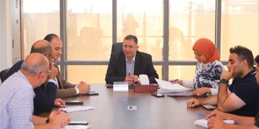 محافظ دمياط يتابع المخطط الهندسي لمسار شبكة الكهرباء على طريق رأس البر الغربي - المدينة برس