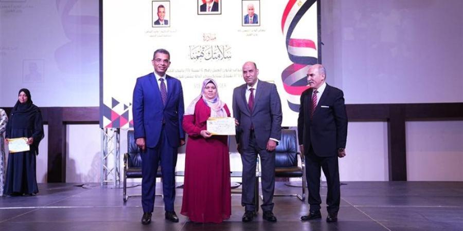 وزير العمل ومحافظ البحر الأحمر يؤكدان أهمية السلامة المهنية لتحقيق التنمية - المدينة برس